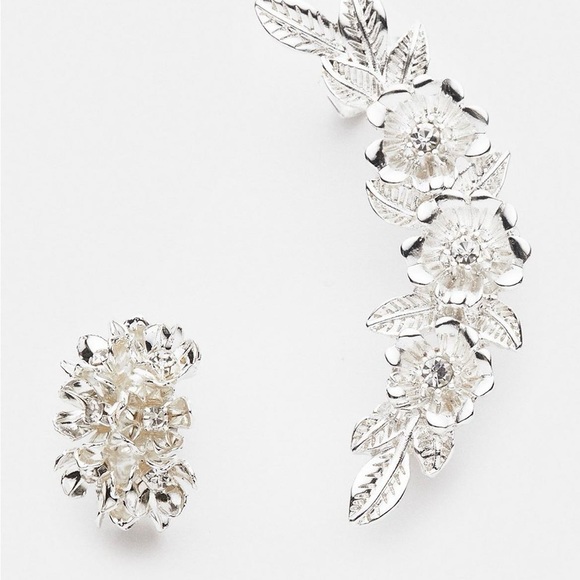 Earrings - Picture 4 of 6